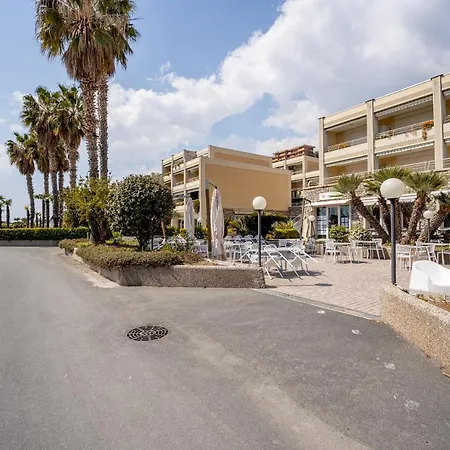 Aregai Marina Exclusive Seaside Apartments Santo Stefano al Mare Exterior foto