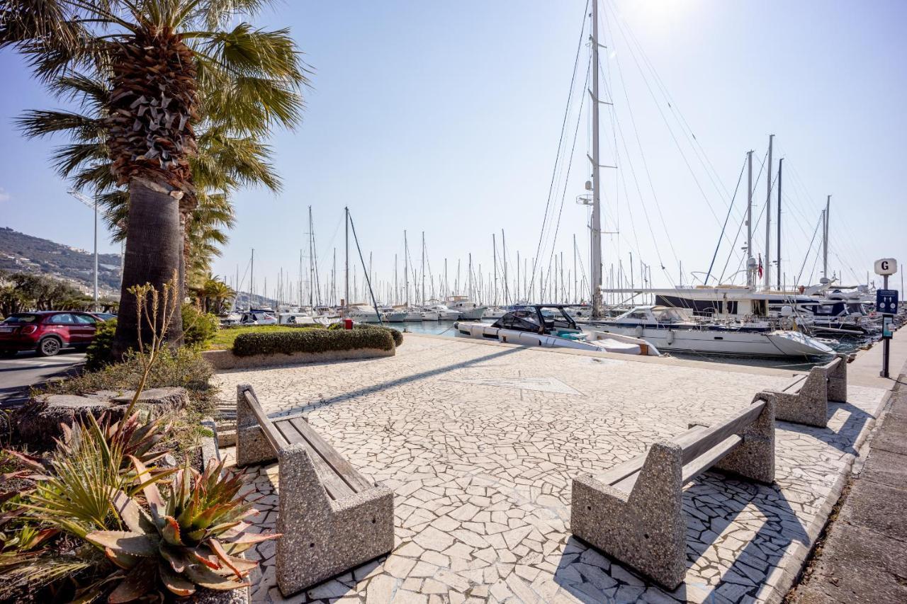 Aregai Marina Exclusive Seaside Apartment
